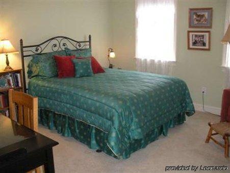 Haynes Bed And Breakfast 格林斯伯勒 客房 照片